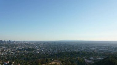 Griffith Park 'tan Los Angeles Panorama City Kaliforniya' ya Dönüş Zamanı Pan Eğilimi