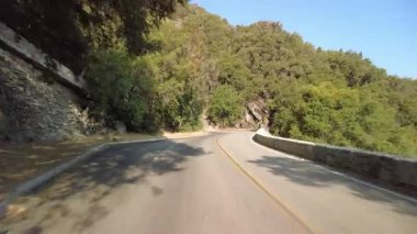 Sequoia Ulusal Parkı Generalleri Güney Otoyolu 23 Multicam Arka Kanyon Sürücü Plakası Sierra Nevada California ABD