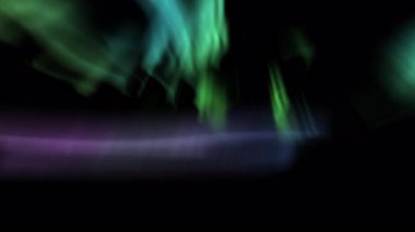 Parlak Aurora Yeşil ve Mor Döngüyü Göster