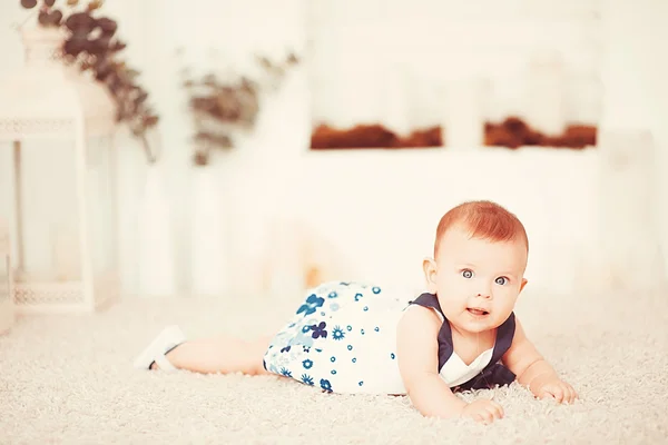 Beautiful Little Baby Girl Lies Light Carpet Room — Stock Photo, Image