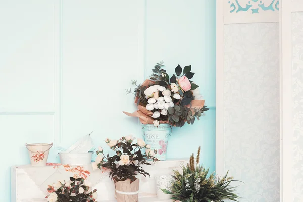 Kamer Prachtig Ingericht Met Kleurrijke Bloemen — Stockfoto