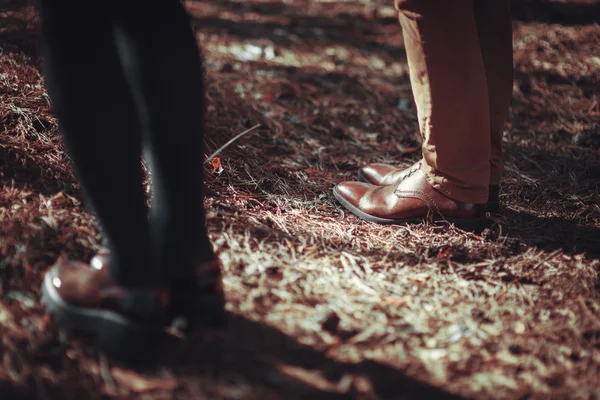 Couple Man Woman Feet Romantic Outdoor Lifestyle Nature Background Fashion – stockfoto