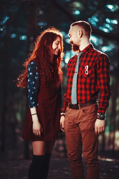 Mec Roux Avec Une Barbe Une Fille Rousse Bouclée Sur — Photo