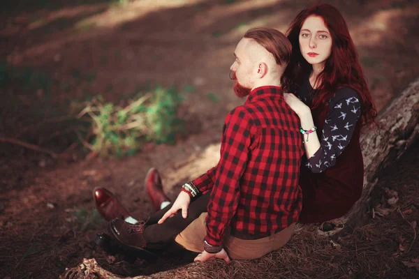 Mec Roux Avec Une Barbe Une Fille Rousse Bouclée Sur — Photo