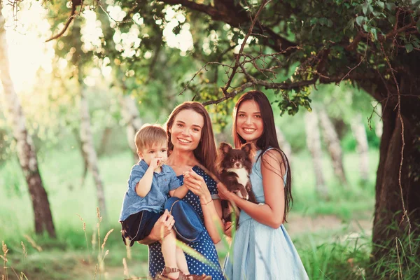 Beautiful Happy Family Resting Nature Two Women Mom Aunt Play — Stock Photo, Image