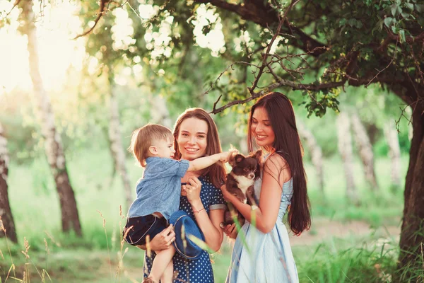 Beautiful Happy Family Resting Nature Two Women Mom Aunt Play — Stock Photo, Image