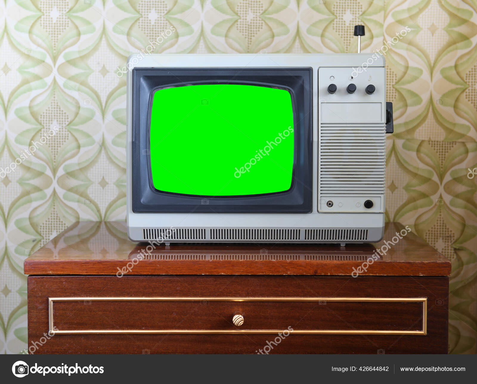 画面に新しい画像を追加するための緑の画面と古い銀ヴィンテージテレビ 1990年代の様式のインテリア ストック写真 C Brest Mail Ru 画面に新しい画像を追加するための緑の画面と古い銀ヴィンテージテレビ 1990年代の様式のインテリア ストック写真 C Brest Mail Ru