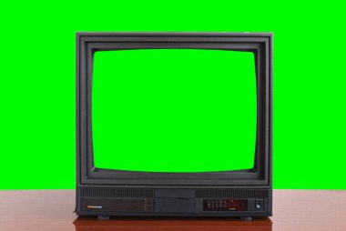 Eski 1970 'lerin eski bir televizyonu. Yeşil ekran ile yeşil arka plana karşı ahşap bir masada duruyor. 1980 'lerin klasik TV' leri 2000 'ler. 
