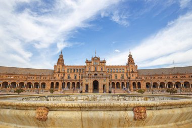 Aziz Meryem Katedrali 'nin manzarası Çeşmenin içinden bak