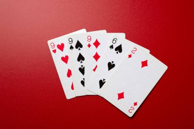 Pokerde üç farklı el.