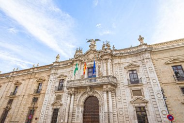 Sevilla Üniversitesi Rektörlüğü binasının cephesi