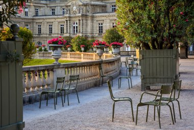 Lüksemburg Bahçesi, Paris sandalyeler