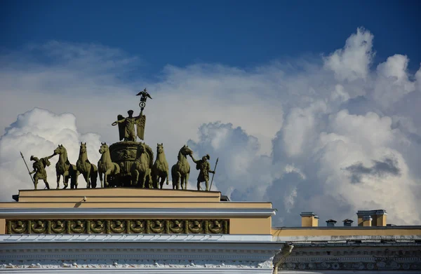 Quadriga on the top of the arch in Saint-Petersburg, Russia — Stock Photo, Image