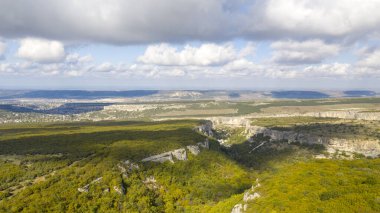 Ukrayna. Kırım. Bakhchisarai. Taş sütunlar. Kırım 'daki Bakhchisaray taş sfenksleri.