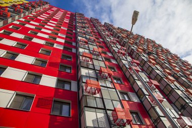 Çok katlı binaların inşası için yeni teknolojiler, yüksek binaların modern parlak renkleri - Moskova, 25 Ekim 2020.