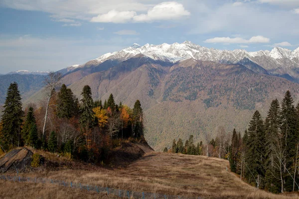 Krasnaya Polyana Sochi Montanhas Norte Cáucaso Picos Cobertos Neve Fundo — Fotografia de Stock