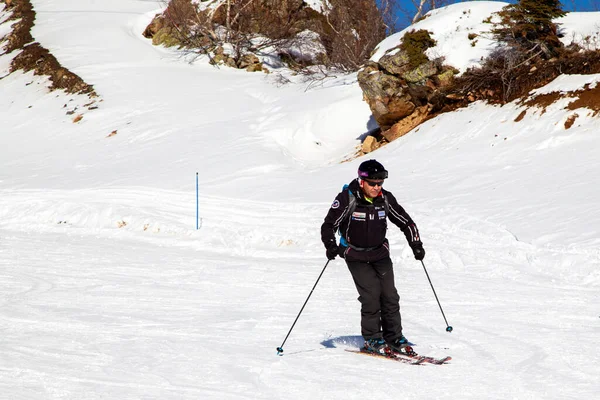 Opening Ski Resort Young Man Skis Background Mountains Russia Sochi — Stock Photo, Image