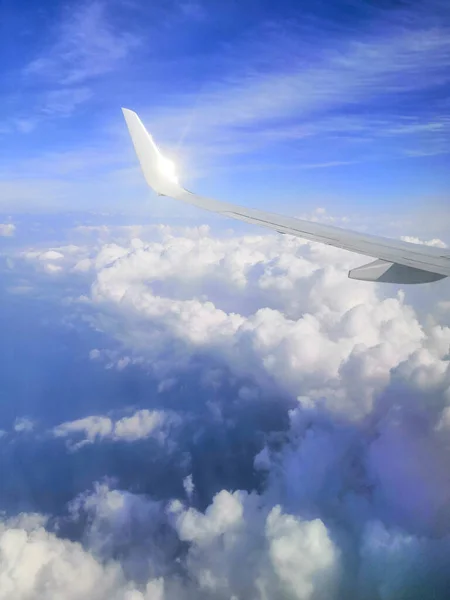 Curly Fleecy Beautiful Clouds Blue Sky Empty Sky Clouds Airplane — Stock Photo, Image