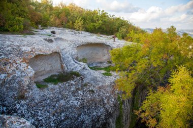 Ukrayna. Kırım. Bakhchisarai. Kırım 'ın arkeolojik anıtları Eski-Kermen mağara kenti
