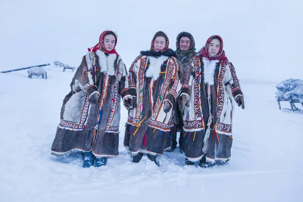 Yamalo Nenets Autónomo Okrug Extremo Norte Familia Nenets Ropa Invierno — Foto de Stock