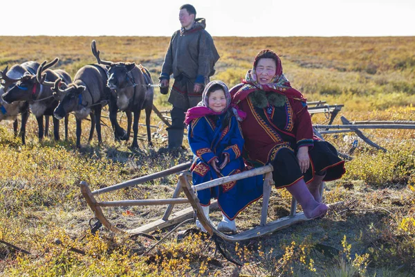 Kuzeyde Yamal Nenets Halkının Geçmişi Kuzeydeki Insanların Evleri Tundrada Yurt — Stok fotoğraf