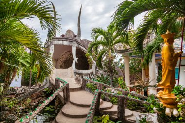 Chua Tu Van kabuk tapınağı ve Ejderha labirenti, tapınak Nha Trang 'a 60 kilometre uzaklıkta, Kam Ranh şehrinde..