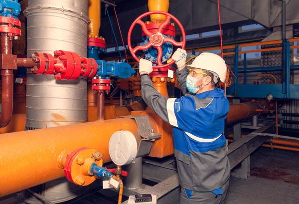 Oil Gas Industry New Technology Equipment Quality Control Mechanic Repairman — Stock Photo, Image