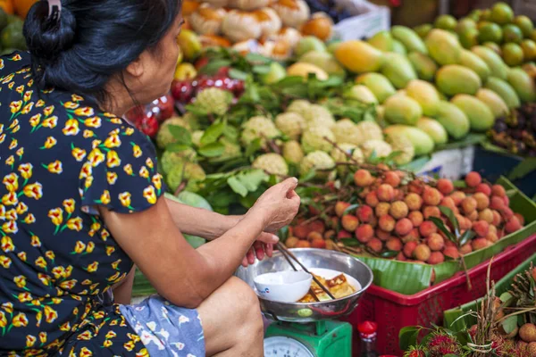 Hanoi Vietnam June 2019 Old Quarter Hanoi Street Sellers Sell — Stock Photo, Image