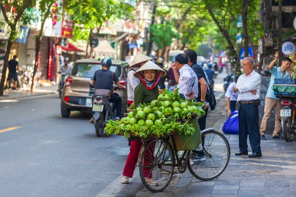 Hanoi Vietnam 2019 Június Régi Hanoi Negyed Utcai Eladók Hagyományos — Stock Fotó