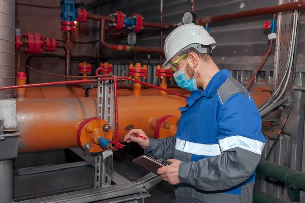 Oil Gas Industry New Technology Equipment Quality Control Mechanic Repairman — Stock Photo, Image