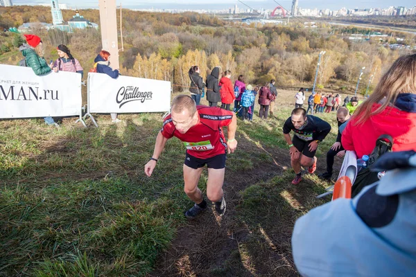 Cross Fit Marathon Athletes Run Rough Terrain Moscow Russia Krylatsky — Stock Photo, Image