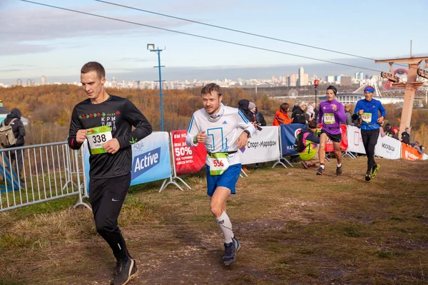 Cross Fit Marathon Athletes Run Rough Terrain Moscow Russia Krylatsky — Stock Photo, Image
