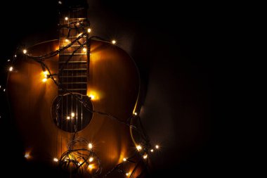 Yeni yıl çelenginde altı telli gitar Uluslararası Müzik Günü, kopya spae