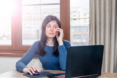 Uzaktan çalışma, kadın ev ekonomisi, telekonferans.