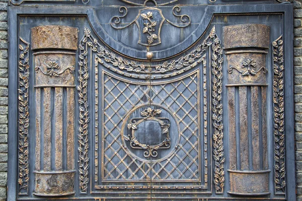 Zabytkowa Brama Zamkowa Starożytny Wiek Zamknięte Czarne Żelazo Metalowe Drzwi — Zdjęcie stockowe