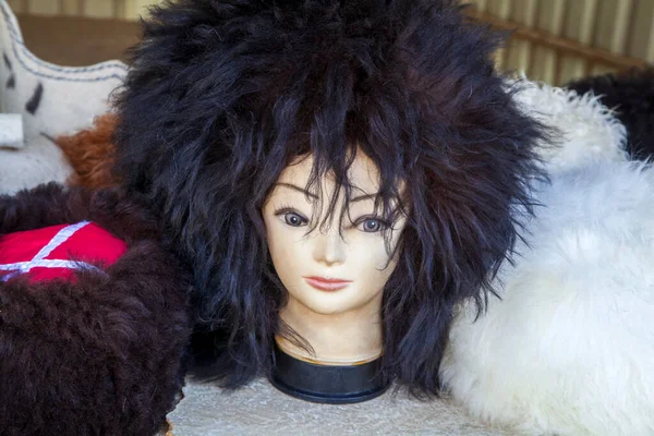 Mannequin Head Fluffy Sheepskin Hat Papakha Caucasian National Men Headwear — Stock Photo, Image