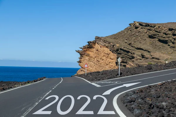 Νέο Έτος Αλλαγή Έννοια Δρόμος Την Επιγραφή 2022 Ευτυχισμένο Νέο — Φωτογραφία Αρχείου