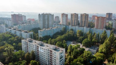 Rostov-on-Don 'un Voroshilovsky ilçesi, okul manzarası 107, hava manzarası: Rusya, Rostov-on-Don, 1 Ağustos 2021.