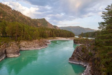 Altai Dağları, Katun Nehri, Turkuaz Nehri manzarası Katun ve Altai Dağları, Sonbahar sezonu