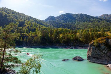 Altai Dağları, Katun Nehri, Turkuaz Nehri manzarası Katun ve Altai Dağları, Sonbahar sezonu