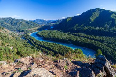 Altai Dağları, Katun Nehri, Turkuaz Nehri manzarası Katun ve Altai Dağları, Sonbahar sezonu