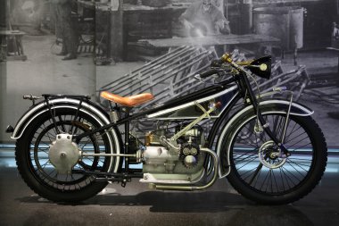 Münih, Almanya - 27 Nisan 2013: Bmw motosiklet Bmw Müzesi Münih Almanya'da marka Vintage