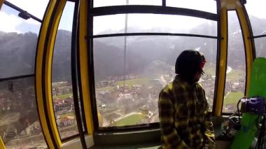 Üç snowboard binecek