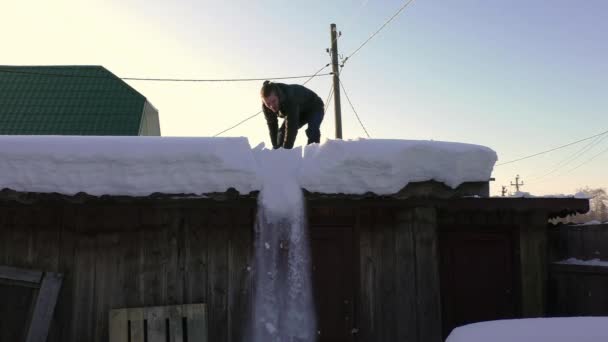 Güzel yağan kar — Stok video