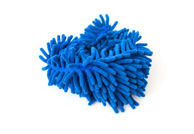 saç üzerinde beyaz izole mavi mikrofiber toz bezi