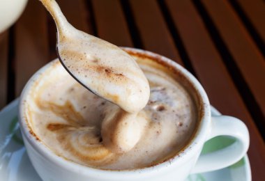 Arka plan için kahve köpüğü kullanın.