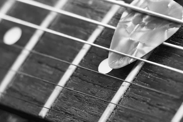 Selección en blanco y negro y guitarra eléctrica vintage — Foto de Stock