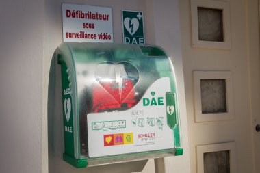 sürtük otomatik defibrilatör 