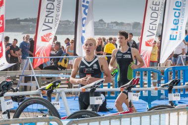 Sudan çıktıktan sonra sporcular kendi yarış bisiklet almak