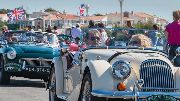 Desfile de hermosos coches ingleses antiguos — Foto de Stock